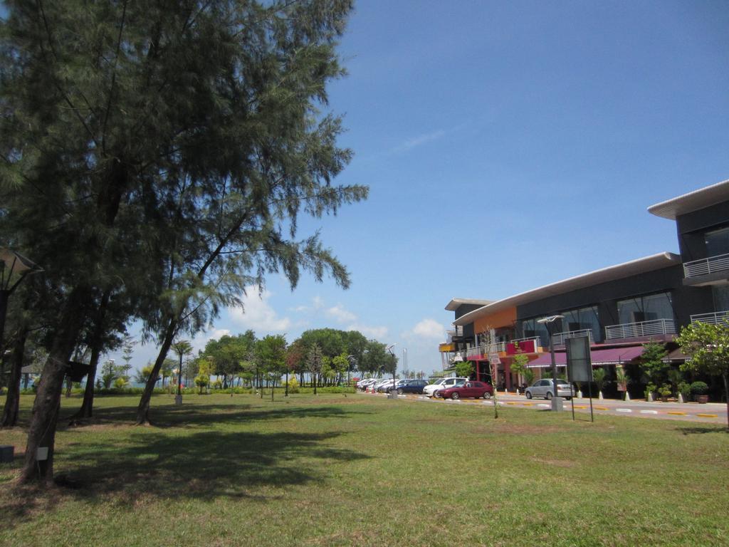 Waterfront Boutique Hotel Port Dickson Exterior photo